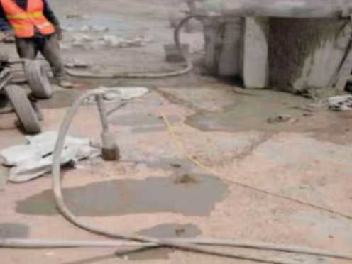 安陆水泥混凝土路面板底注浆技术 路面脱空注浆整治方案