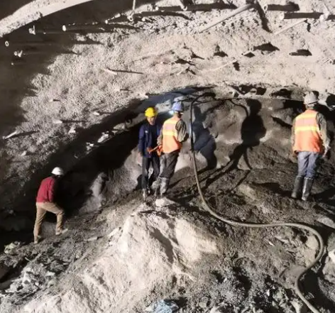 安陆拱顶带模注浆料的施工流程及注意事项